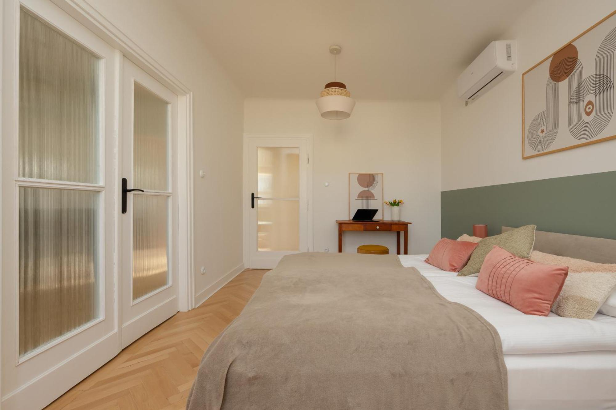 Apartment For 6 People Near Royal Baths Park By Renters Prestige 바르샤바 외부 사진
